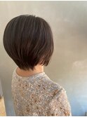 丸みシルエットで上品に。大人のショートボブ