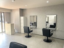 シンプルで落ち着いた上質な施術空間