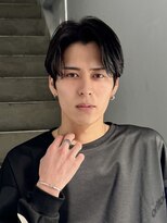 クロト(Clotho)&nbsp;前下がりセンターパート◎柔らかフェザーパーマスタイル