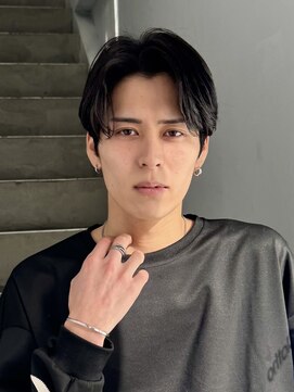 クロト(Clotho) 前下がりセンターパート◎柔らかフェザーパーマスタイル