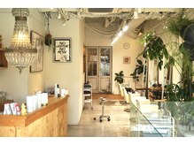 メグリ(meguri)の雰囲気（木のぬくもりと広々空間でゆったりと♪マンツーマン/髪質改善）