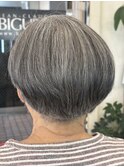 アシンメトリーなグラデーションボブ