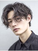黒髪人気センターパートミディアムパーマ
