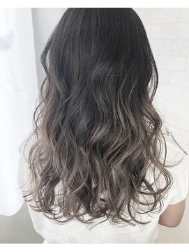 アルマヘア(Alma hair) 【　バレイヤージュ×シアーグレーアッシュ】Alma hair 青木杏奈