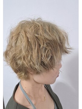 ラファミリア(la famiglia) クセをクセを活かしたカット