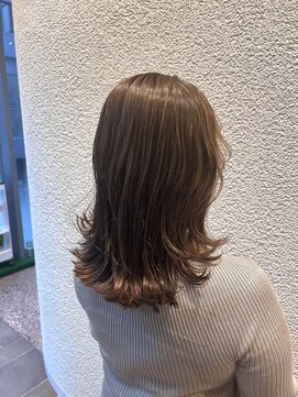 エルサフィロ ヨドヤバシ(el zafiro yodoyabashi) くびレイヤー前髪エモージュ小顔レイヤーカット20代30代40代50代