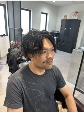 カルロイースタイル(CARLO e-style) スパイラルパーマツーブロックセンターパート