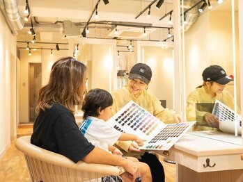 バロン(Ballon)の写真/【ママさんの「綺麗になりたい」を応援】お子様同伴OK&マンツーマン施術ならではの丁寧な施術で極上艶髪へ*