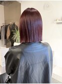 赤髪ボルドー切りっぱなしボブ