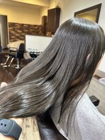 フル(Flu)&nbsp;2026冬カラー　スモーキーカーキ