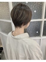 エレン(E L E N)&nbsp;前下がりショート　×  グレイアッシュ