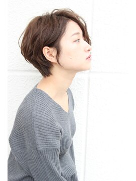 レウナ 外苑前(Reuna) 20代30代40代大人可愛いニュアンスショートボブ　襟足すっきり