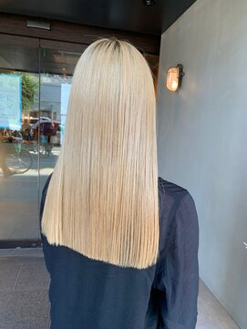 ロロネー(Lolonois) 【Lolonois野田阪神】ブランドカラー（福崎真奈）