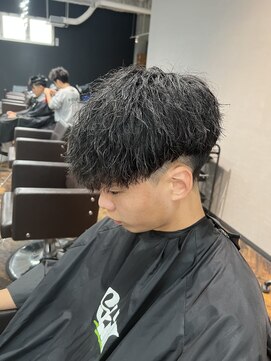 スキル(SKILL) 前下がり波巻きツイスパ　福岡メンズパーマ