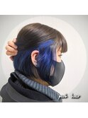 イヤリングカラー　ショートボブ　ハイトーンカラー　ブルー