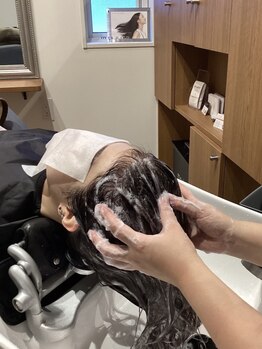 クーレ(Cu-re)の写真/頭皮の汚れを落としながら、髪に潤いと艶を与えます◎お客様の髪の悩みを解消し、健康な美をサポートします