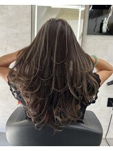 根本が伸びても気にならない！レイヤー×ハイライトで上品な海外ヘアに☆