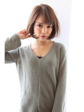 レウナ 外苑前(Reuna) 大人女子に人気グレージュカラー 毛先ワンカールボブ