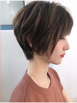 アコロン(acoron) 小顔カット＿エッジショート＿アッシュカラー 【新宿】