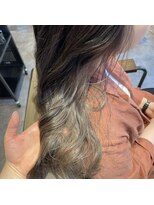 キッカ(kicca) 【kicca】インナーカラー×グレージュヘア