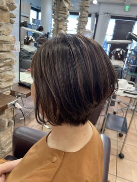 リー 甲子園(Lee) 頭の丸みが綺麗に出るショートボブ