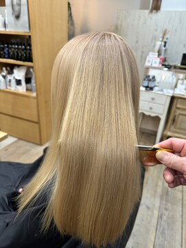 プシュケ(PSYCHE) ナチュラルハイトーンブロンドベージュストレートロング髪質改善