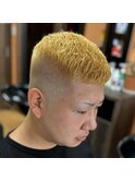 クロップカールとブリーチスタイル