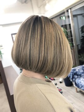 オリオリ ネイ(oli-oli ne'i) 前下がりボブ/フレンチカジュアル/グレージュカラー