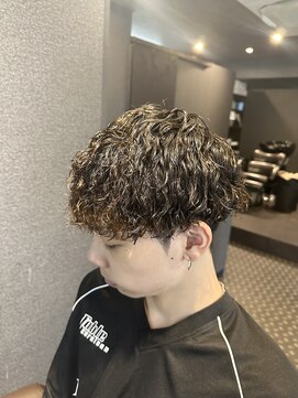 ワールドシップモトマチ(WORLD SHIP MOTOMACHI) 波巻きパーマ