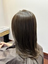 シー 浜松大平台店(She) セミロング 白髪ぼかし、明るい白髪染め 30代、40代、50代