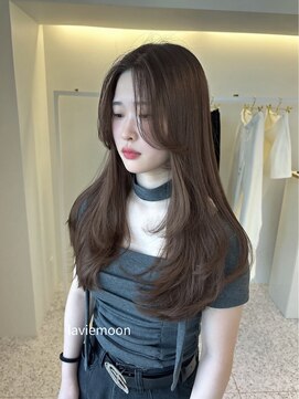 暗髪韓国ヘアーハッシュカットレイヤーカットハイライトカラー