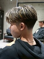 メッツ 原宿(METS) MEN'S/毛流れセンターパート×テーパーフェード/ハイライト