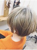  【fam】エアリー質感の丸みショートボブ　大人耳掛け×小顔見せ