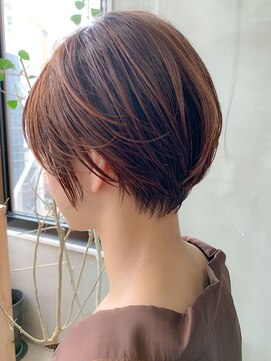 テトヘアー(teto hair) ショートボブ、前下がり、丸みショート、オレンジベージュ