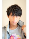 前下がり束感ツーブロック無造作ショート