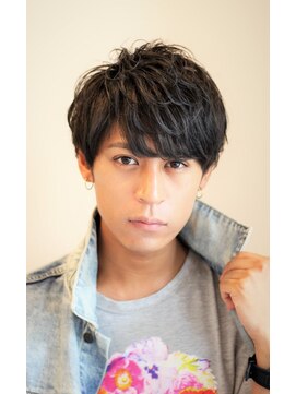 ノイセル 西本町(Noisyle) 前下がり束感ツーブロック無造作ショート