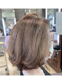 ゆるふわウェーブ大人ボブ ハイトーンベージュカラー