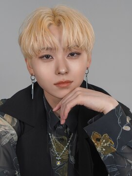 オーシャントーキョーオーバー 渋谷(OCEAN TOKYO OVER) 波巻き束感ショートツーブロックマッシュアップバングコンマヘア