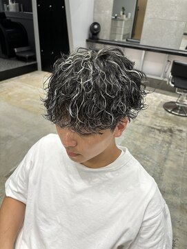 サンズ 梅田(SUNS) ホワイトメッシュ×波巻きパーマ【大阪梅田】