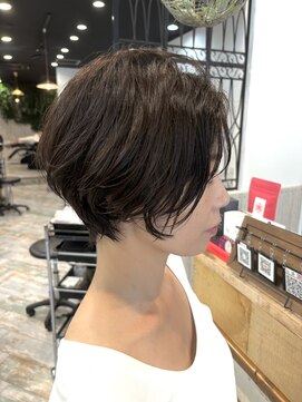 リノナ(Linona) やわらかミディアムワンカールパーマカーキグレージュ前髪錦糸町