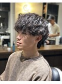 黒髪緩めシャドウパーマショートウルフマッシュ