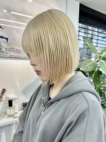 キラ 静岡(KILLA) ブロンド/抜きっぱなし/くびれヘア/レイヤーボブ/ホワイト/静岡