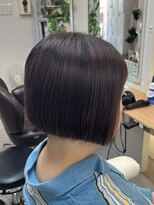 ミーナ(Mina) ピンクブラウンのショートボブで個性スタイル