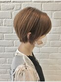 横顔美人大人ショートボブキャラメルベージュカラー