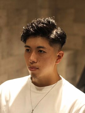 キングスマントーキョー 府中店(KINGSMAN TOKYO) ツーブロックマッシュ/波巻き/ハイライト/束感<理容室><府中駅>