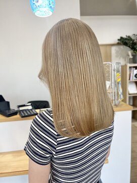 ファム(Fam) プラチナブロンド