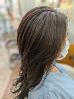 エリアデュクス(AREADEUX)&nbsp;白髪ぼかしハイライト　グレィジュ　ウルフカットパーマスタイル