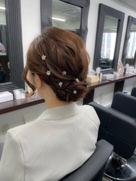 ルミュドゥプレシャス(LEMIEUX de precious) 二次会ヘアアレンジゆるふわシニヨン