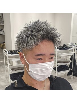 ルースト 西院店(ROOST) ツイストパーマ/ホワイトメッシュ/ツーブロック/フェード