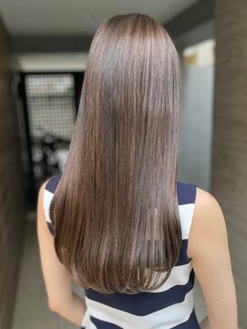 髪の内側から整える髪質改善カラー。品のある艶ロング